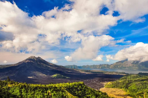 Paisaje vista del monte del volcán Gunung Batur, Kintamani, Bali —  Fotos de Stock