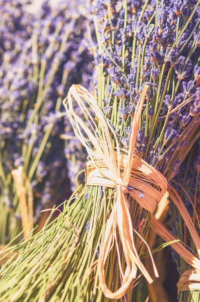 Boeket van lavendel fowers in mooie vintage stijl — Stockfoto