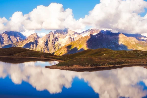 Festői Kilátást Hegyek Tükrözi Svaneti Nemzeti Park Ország Georgia — Stock Fotó