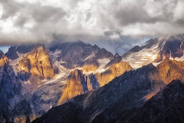 Detail Van Dramatische Bergketen Met Kleurrijke Zonlicht Svaneti Land Van — Stockfoto