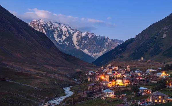 Ορεινό Τοπίο Κατά Σούρουπο Χωριό Ushguli Στο Svaneti Εθνικό Πάρκο — Φωτογραφία Αρχείου