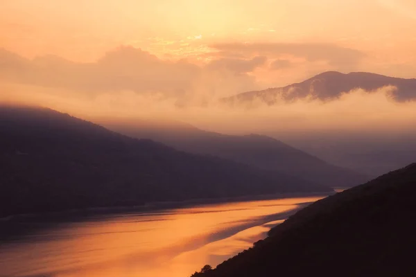 Красочный Вид Озеро Горы Жинвали Восходе Солнца Грузия — стоковое фото