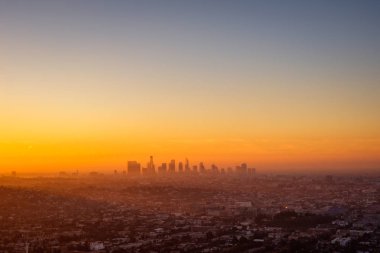 Los Angeles cityscape Griffith Gözlemevi güneş doğarken görüntülendi