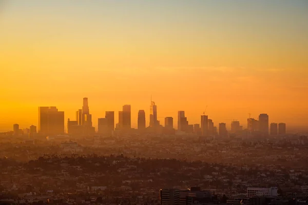 Los Angeles skyline viewed from Griffith observatory at sunrise — Stock Photo, Image