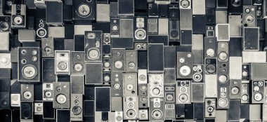 Panoramik manzaralı tek renkli vintage tarzı duvara asılı hoparlörler