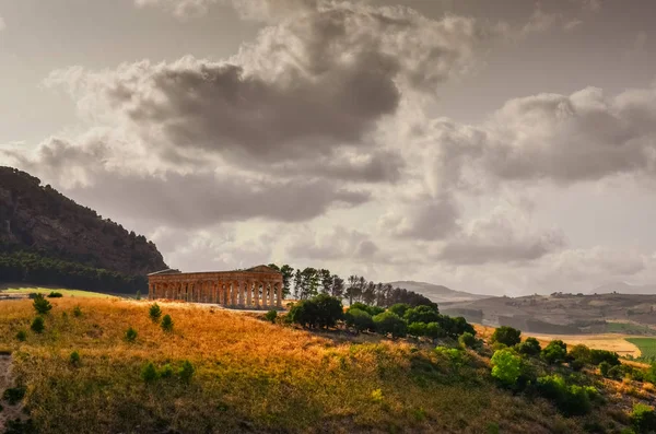 Antik tapınak Segesta, Sicilya'nın doğal görünümü — Stok fotoğraf