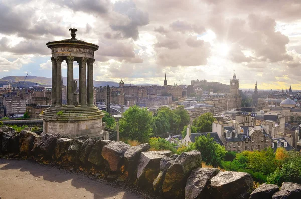 Scenic view of Edinburgh skyline, Scotland — Stock Photo, Image