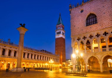 Piazza San Marco doğal görünümünü gece, Venedik, İtalya