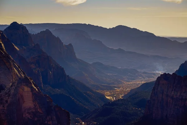 Tájkép a megfigyelési ponton, Utah Zion Nemzeti park-völgy — Stock Fotó