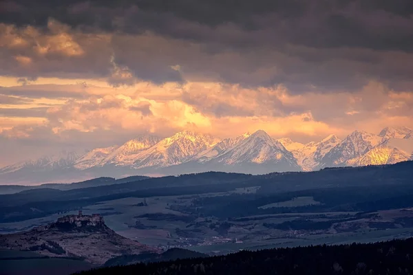 Mountain Range Landscape View Spis Castle Sunrise High Tatras Slovakia — Stock Photo, Image