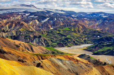 Landmannalaugar volkanik dağlarının manzara manzarası, İzlanda, Avrupa