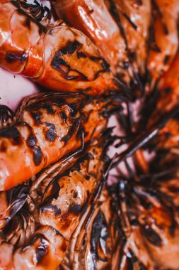 Izgarada ızgara karides