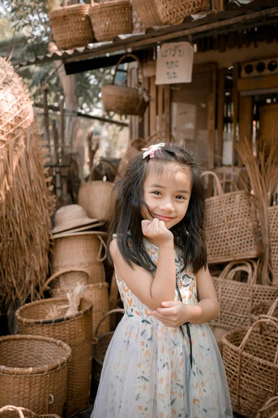 Retrato Menina Bonito Feliz — Fotografia de Stock