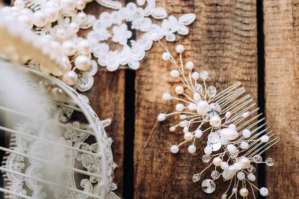 Composizione Nuziale Decorata Con Gioielli Perle Romantiche Sul Tavolo Dettagli — Foto Stock