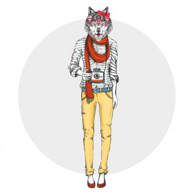 Retro Hipster hayvan kız kurt ile fotoğraf makinesi. Kadın modeli