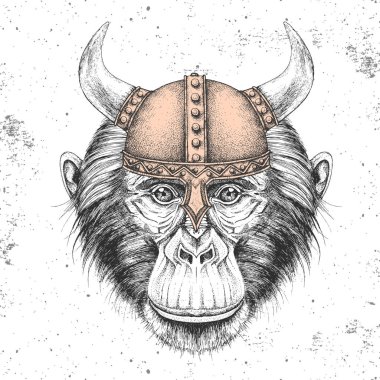 Hippi hayvan maymunu Viking kaskı takıyor. Şempanzenin el çizimi Ağzı