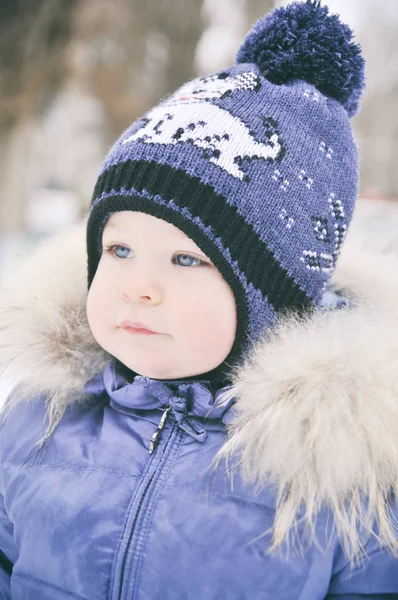 Portret dziecka w zimowe ubrania — Zdjęcie stockowe