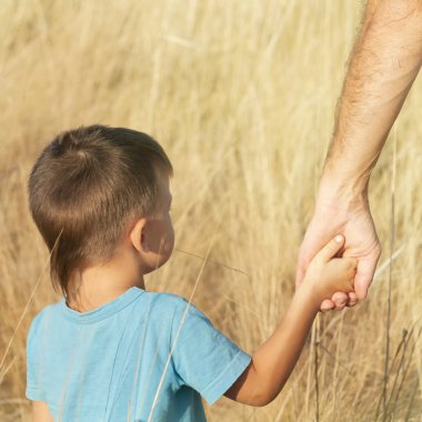 Baba ve oğul el ele tutuşsun, el ele instagram etkisi