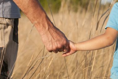 Baba ve oğul el ele tutuşsun, el ele instagram etkisi