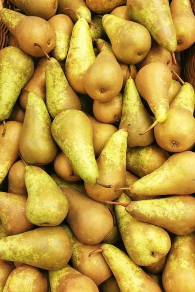 Fruta en los estantes de la tienda —  Fotos de Stock