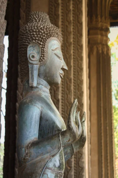 Estatua de Buda. Imágenes de Buda en un templo — Foto de Stock