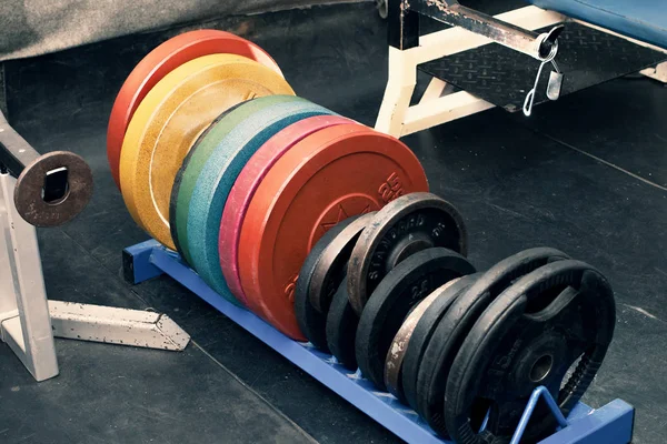 Estante con panqueques. Antiguo gimnasio — Foto de Stock