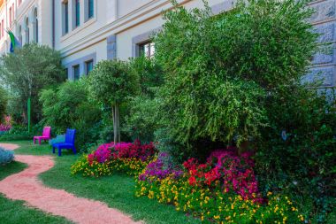 Şehrin bahçelerinde