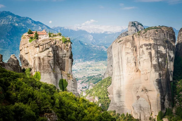 Muhteşem kaya oluşumları ve Rum-Ortodoks manastır Meteora