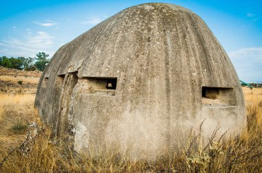 Yunanistan, Corinth, Ağustos 2016 Korint kanalı ile Ege Denizi'ndeki Saronic Gulf Gulf of Corinth bağlanır. Bir kanalın yanında sığınak