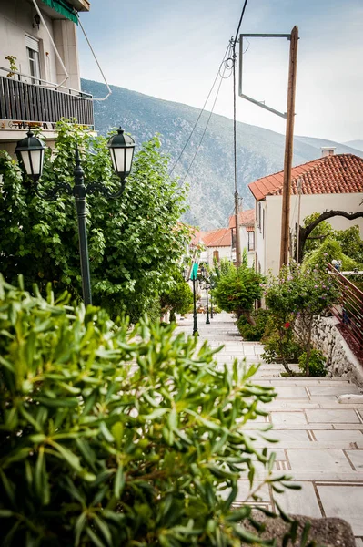 Yunani, Delphi, Agustus 2016, salah satu jalan sempit yang indah, jalan — Stok Foto