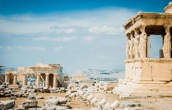 Grecja, Ateny, sierpień 2016, Akropol w Atenach, starożytnej cytadeli znajduje się na niezwykle skalnym nad z Aten. Starej świątyni Ateny — Zdjęcie stockowe