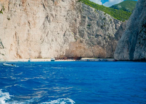 Yunanistan, Zakynthos, batık bay, Ağustos 2016. Güzel tekne görünümünden, navagio Beach son görünümü — Stok fotoğraf