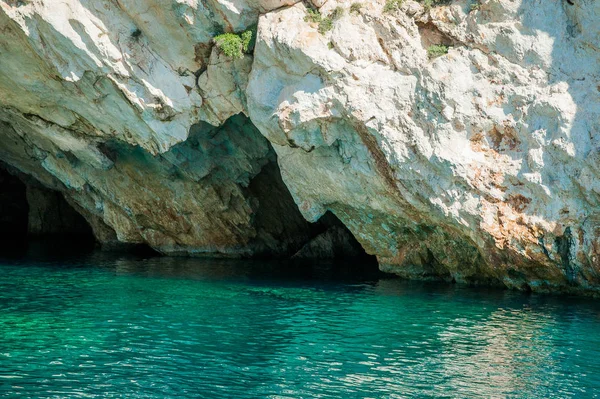 Griechenland, zakynthos, august 2016. kopf, gesicht des poseidon im felsen — Stockfoto