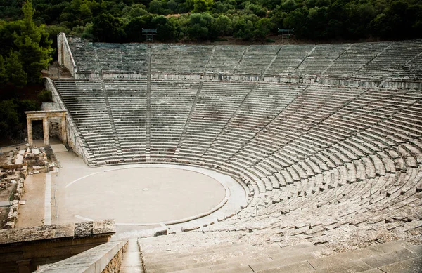 Ünlü Yunan antik boş amfitiyatro Epidaurus, Yunanistan