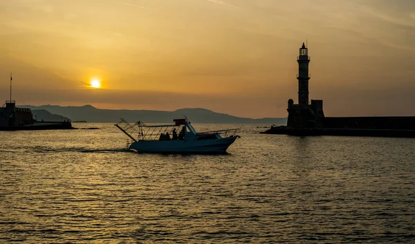 Yunanistan, Girit Chania (Xania) ışık şehrine akşam gün batımı. B