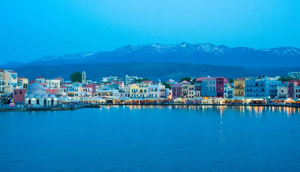 Yunanistan, Girit Chania (Xania) görünümüne mavi saat afte limanda