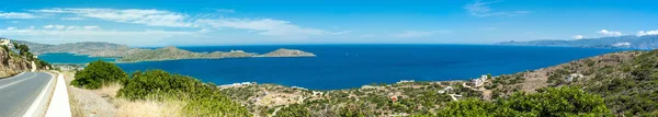 Grecia Creta, panorámica de la bahía de color turquesa desde la cima de la colina — Foto de Stock