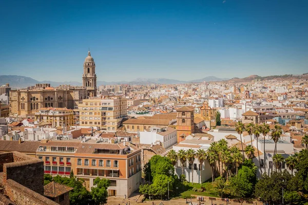 Şehir Malaga yüksek noktadan Panorama görünümünü
