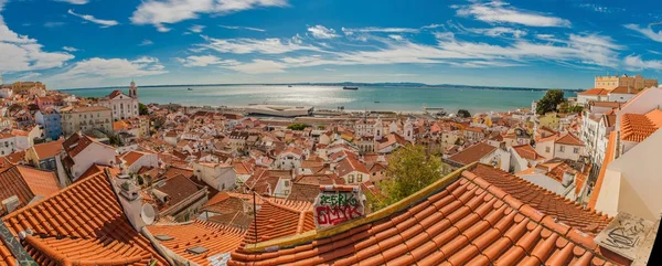 Portugal Lissabon panoramautsikt över staden, taket toppar från höga p — Stockfoto