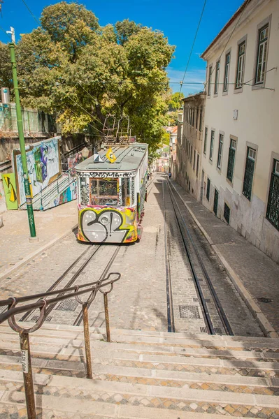 Portugal Lissabon en av city hiss spårvagnar — Stockfoto