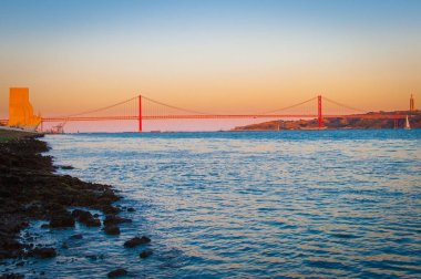 25 Nisan Köprüsü (25 de Abril köprü, Ponte 25 de Abril)