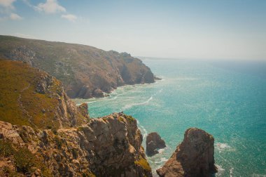 Portekiz kayalıkları, Lizbon yakınlarındaki Cabo da roca, okyanus manzaralı.