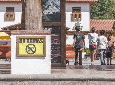 Guatemala çocuklarda yakınındaki '' Armas'' işareti