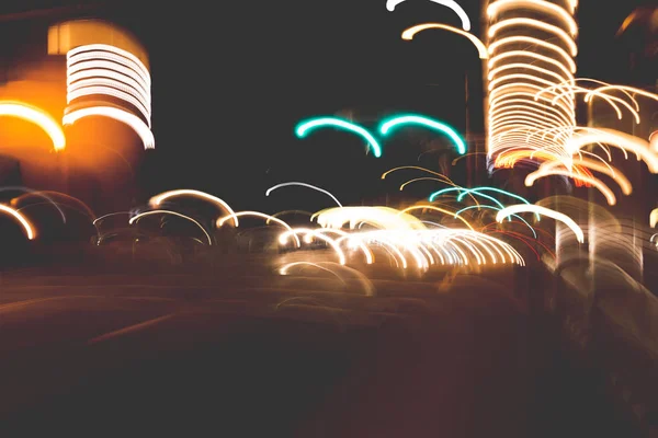 Efectos de desenfoque de luz en la calle del centro . — Foto de Stock