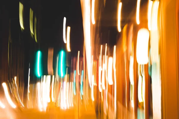 Efectos de desenfoque de luz en la calle del centro . — Foto de Stock