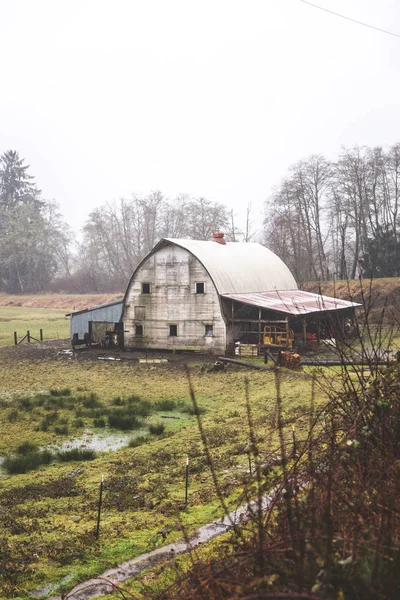 Rustic Old Hambar în zona rurală din Oregon — Fotografie, imagine de stoc