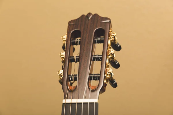 Headstock på klassisk eller nylon string Guitar — Stockfoto