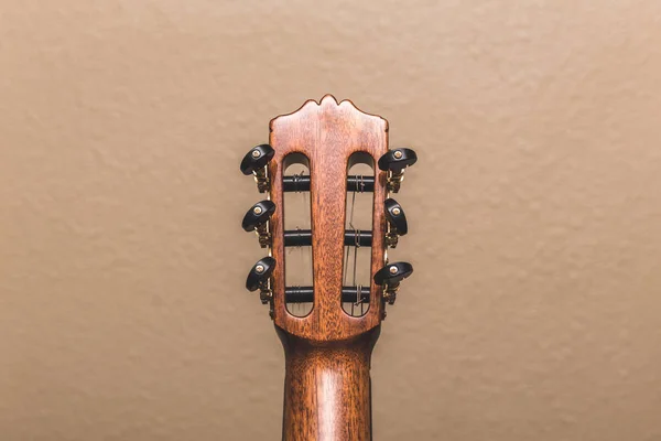 Headstock på klassisk eller nylon string Guitar — Stockfoto