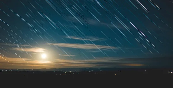 Estrellas corriendo a través del cielo — Foto de Stock