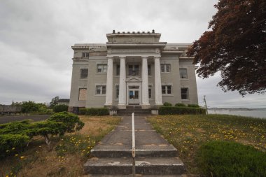 Masonic Temple bulutlu gökyüzü altında